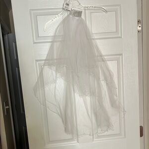 DAVIDS BRIDAL White Tulle Veil with Scalloped Beaded Edge